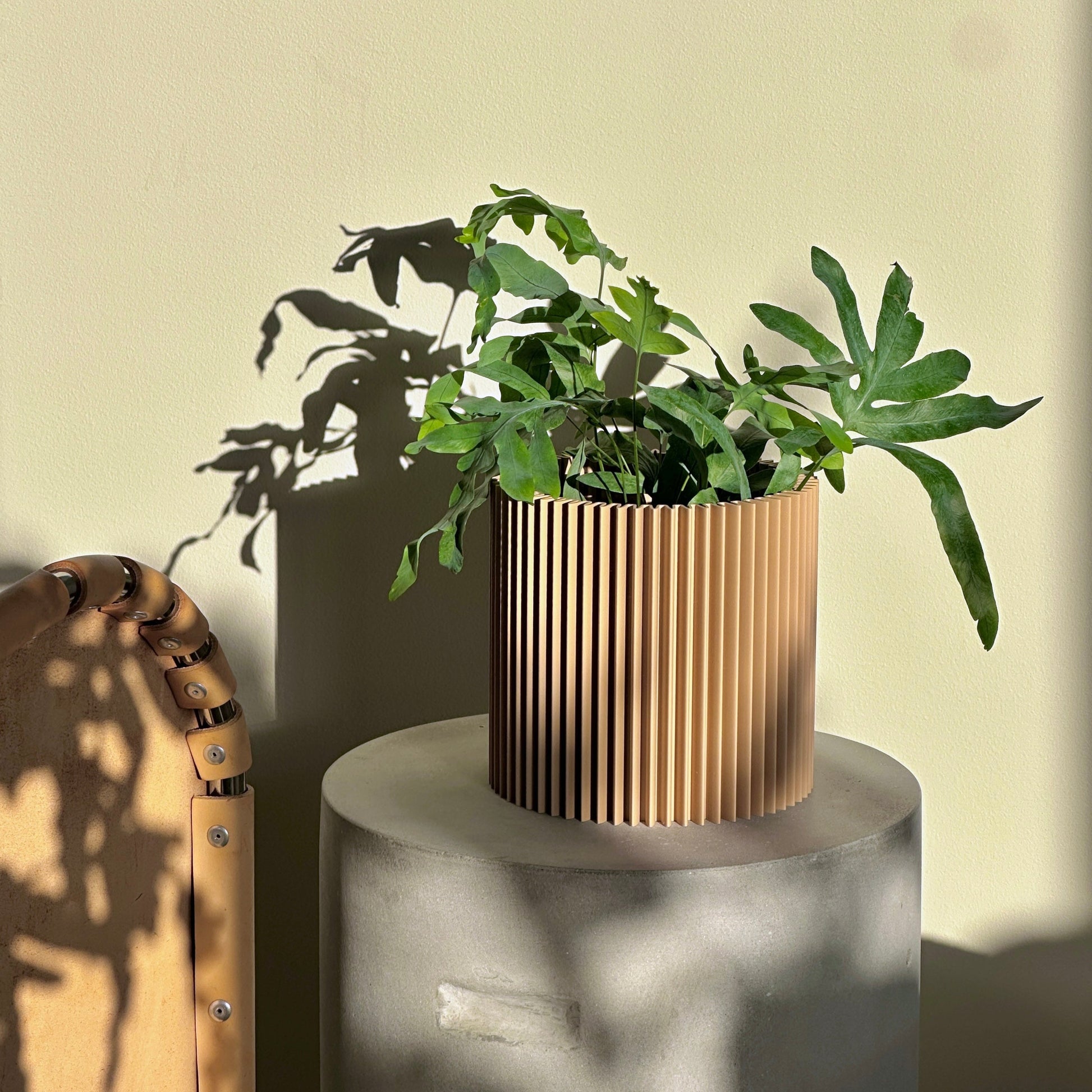 cog form firm pot almond