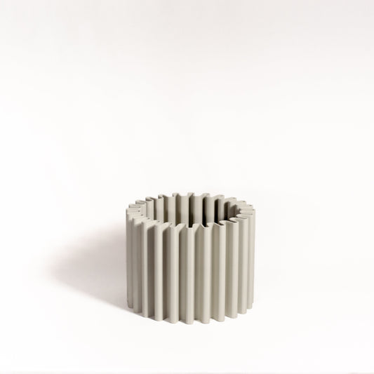 cog form flow pot small light sand